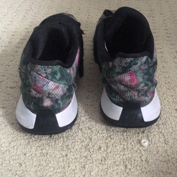 Kyrie Low size 9 - Picture 2 of 5